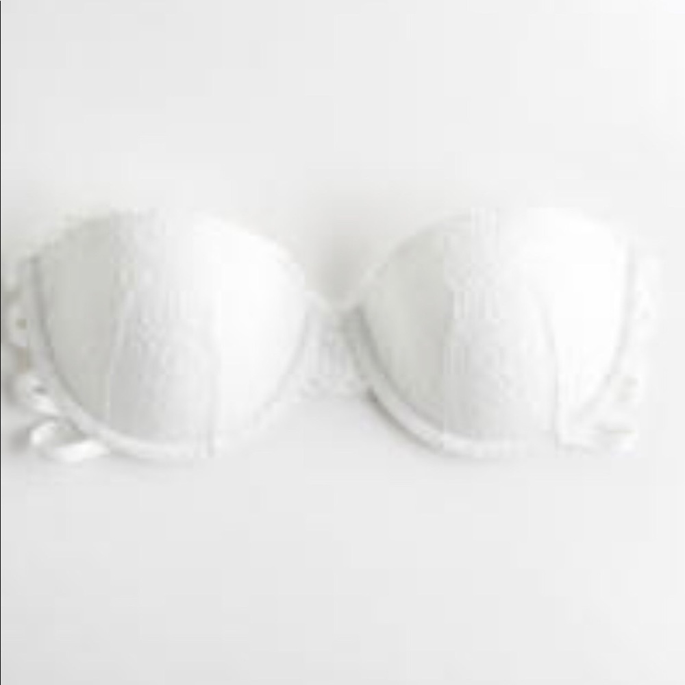 BRAND NEW Gilly Hicks strappy bra